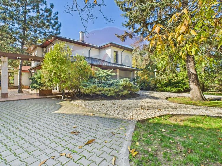 Vilă spectaculoasă în Balotești, curte 5000 mp si piscina interioara - 4