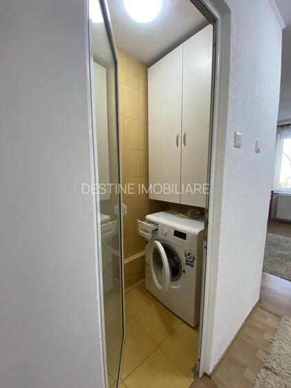 Apartament cu 3 camere, cu doua locuri de parcare, situat in cartierul Tractorul - 8