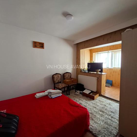 De vanzare apartament cu 4 camere , etaj 2 - 9