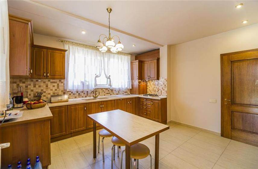 FILM ! Pe armonia a 1.100 mp teren/ gradina, Vila galanta,cu 3 apartamente disti - 11