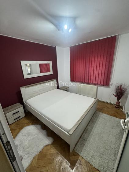 Apartament 3 camere  decomandat , etaj 02 , zona  Cetate - 3