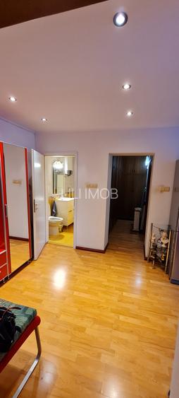 Inchiriez apartament 2 camere central - 3