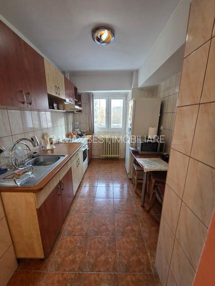 Piata Gorjului, 5 minute metrou, stradal pe Iuliu Maniu, vedere mixta, bloc 1979 - 7