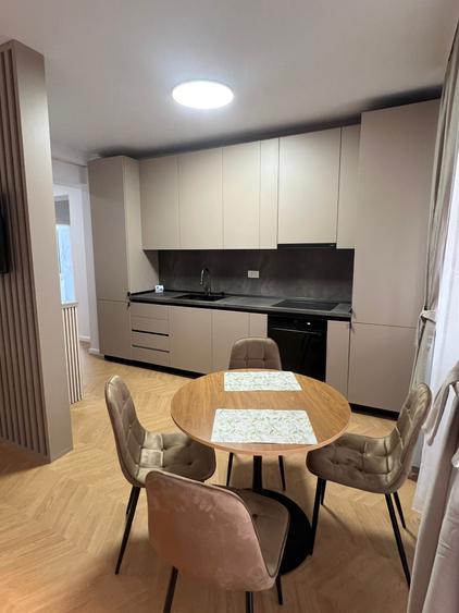 Apartament de închiriat modern cu 2 camere, zona City Mall