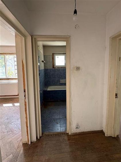 Basarabia,apartament 3 camere,bloc reabilitat,centrala termica,boxa