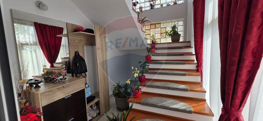 Casa 6 camere de vanzare Darza - Crevedia 260 mp utili 735 mp teren