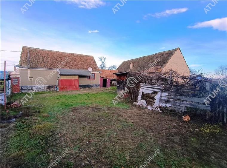Casa cu 4 camere si 1650 mp teren la doar 30 km distanta de Sibiu
