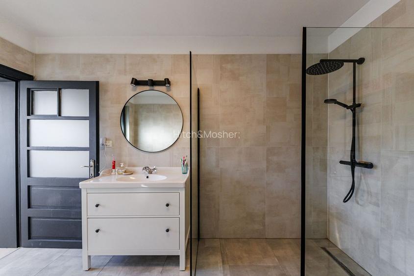 Casa cu Personalitate – Un Amestec Fascinant de Stil Istoric și Contemporan - 19