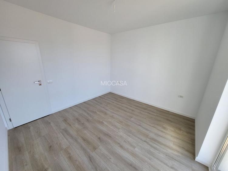 COMISION%. BLOC NOU in ORAS. ETAJ 1. Langa Magazine si mijloace de transport - 13