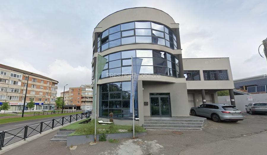 Spatiu comercial premium cu garaj de inchiriat pe str. Nufarului  - 12