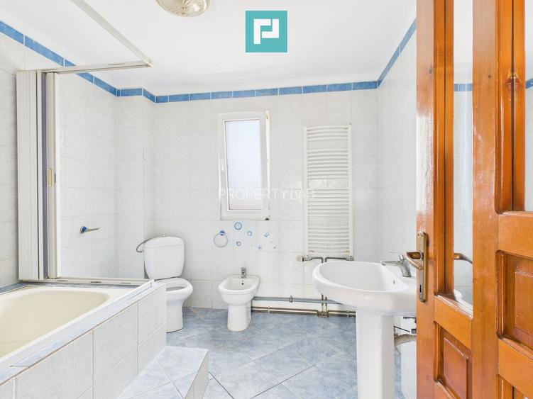 Vilă cu 5 camere pentru investiții în Dumbrăvița - 15