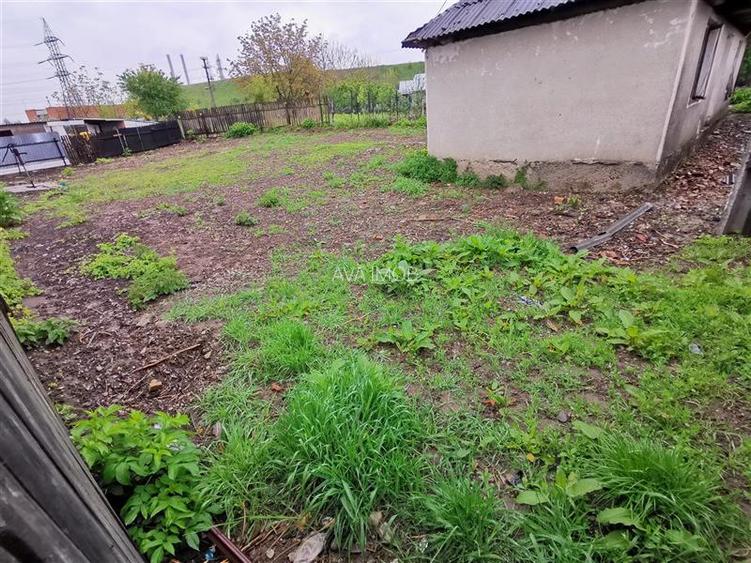 Teren intravilan 480 mp  cu casa batraneasca , 46 mp, zona Letea Veche - 5