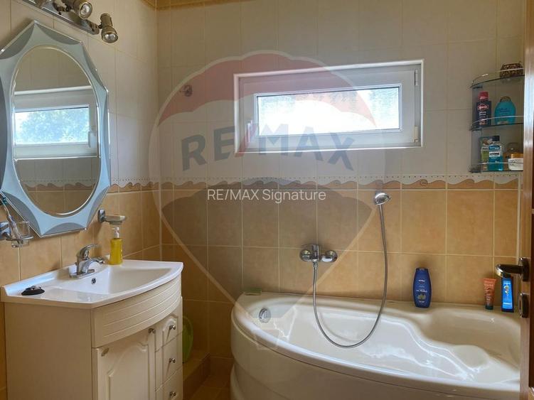 Casă / Vilă cu 5 camere de vânzare în zona Central - 46