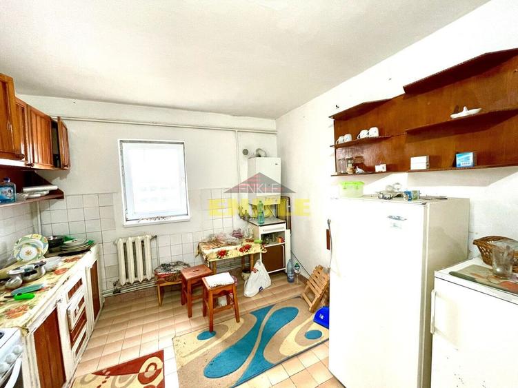 De vânzare apartament cu 3 camere decomandat, zona Capăt 1 - 5