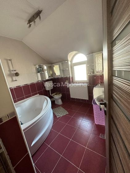 Casa situată în spatele primăriei aproape de centru  - 13