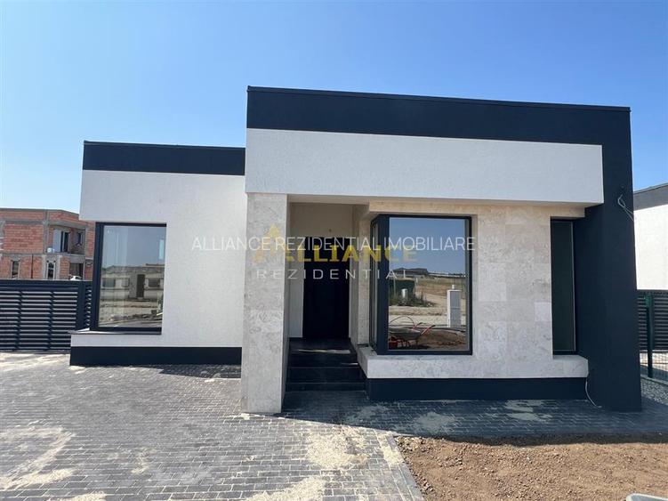 Casa de vanzare cu 4 camere,2 bai ansamblu rezidential - 2