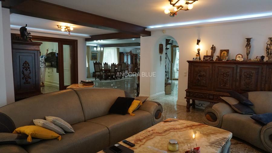 Vila superba in Padurea Baneasa, curte 5000 mp, piscina exterioara - 12