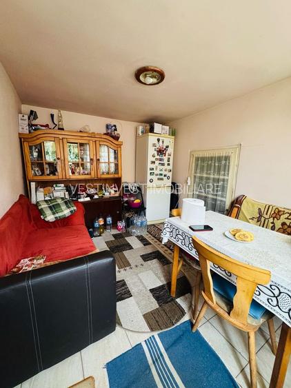 Casa de vanzare cu 2 camere si teren 1068 mp zona Renașterii - 2