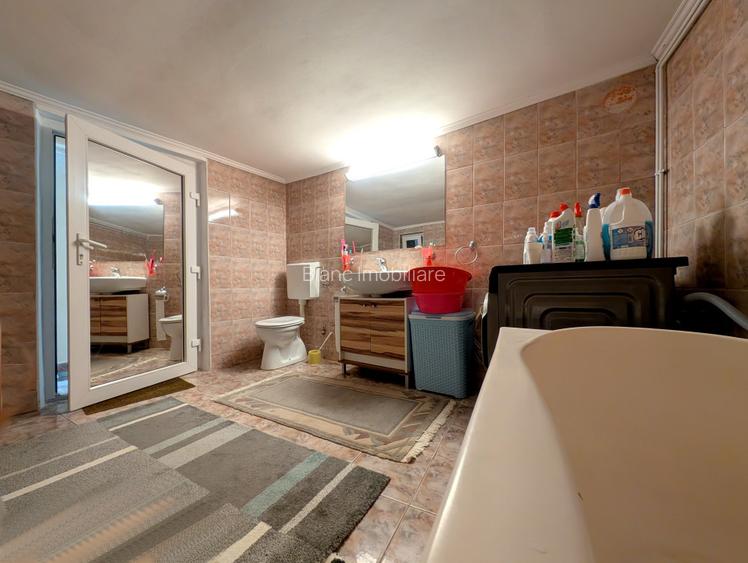 Casa cu teren - multiple destinatii  -zona Parcul Salca - 11