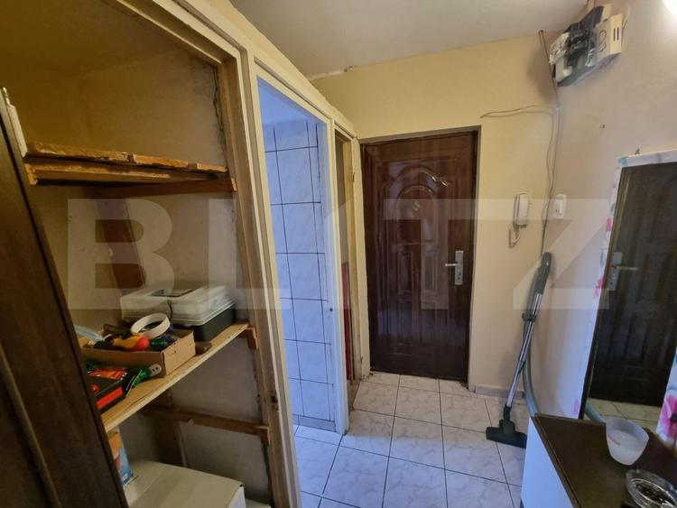 Apartament de vanzare, cu 2 camere semidecomandat, 38 mp, zona Craiovita noua
