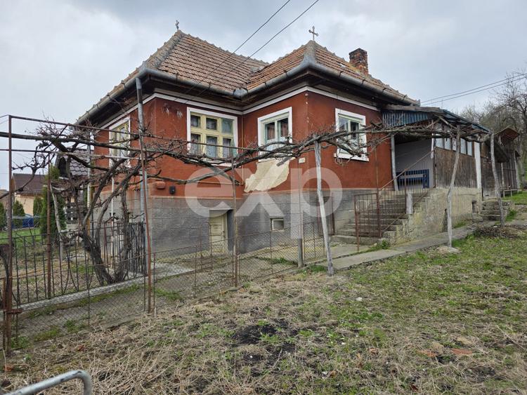Casă + anexe gospodărești pe teren generos în Rediu, com. Aiton, jud. Cluj
