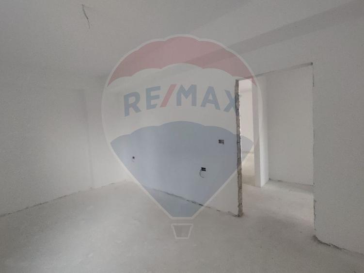 Apartament cu 3 camere ETAJ 2
