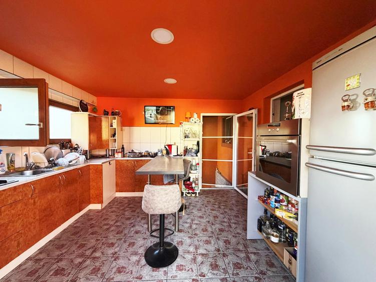 Apartament 3 camere, centrala proprie – Piața Catedralei
