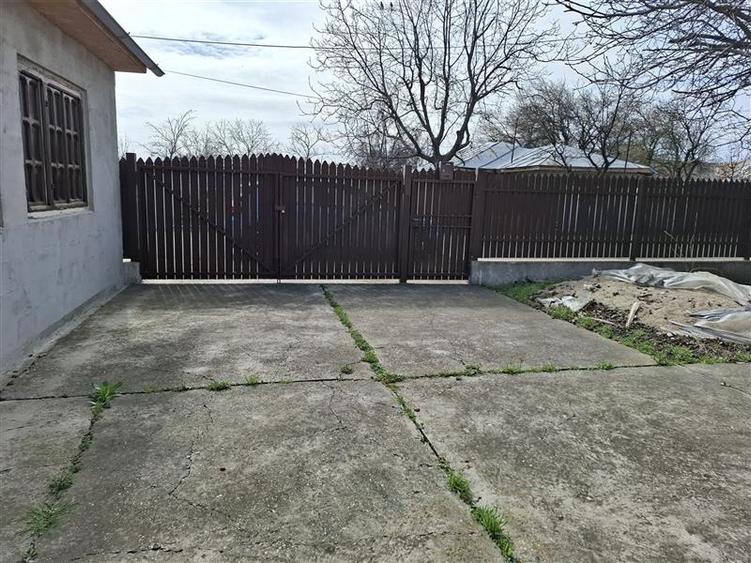 Casa Petresti, parter, s.c. 126 mp, cu teren 1250 mp