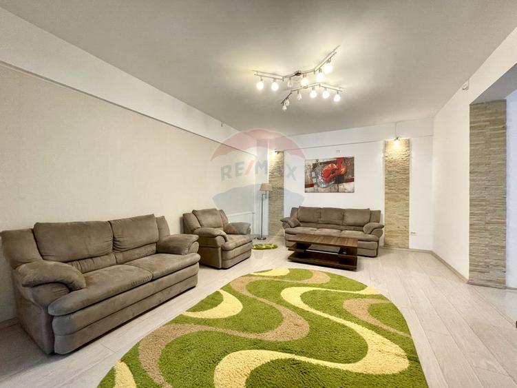 Apartament cu 3 camere de închiriat