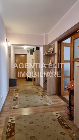 Apartament 4 camere, zona Stadion