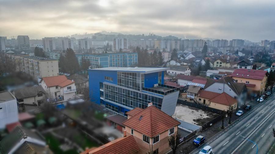 Cladire administrativa cu multiple functionalitati, reprezentanta auto, clinica