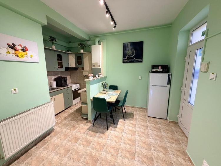 Inchiriez apartament in centru/strada traian!