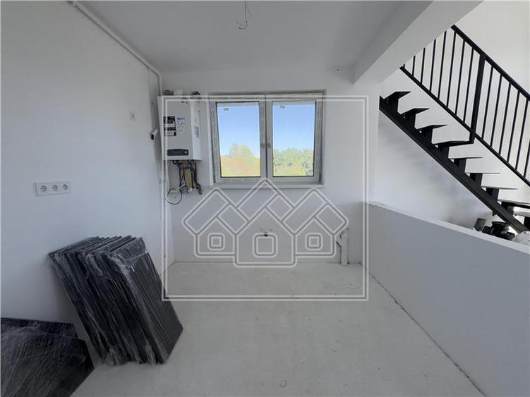 Penthouse intabulat, 3 camere, balcon, dressing