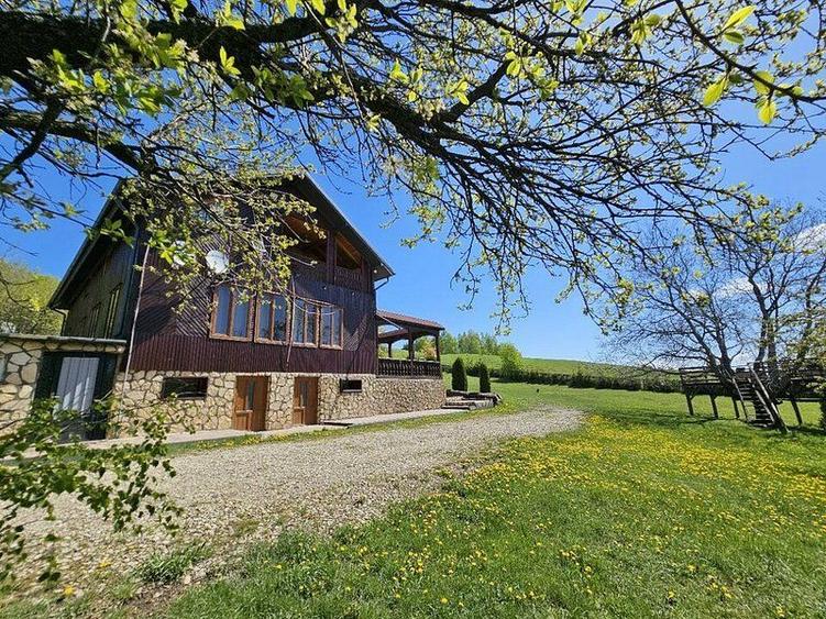 Pensiune in jud. Buzau, loc Ivanetu| Constructie lemn|Pozitionare impresionanta
