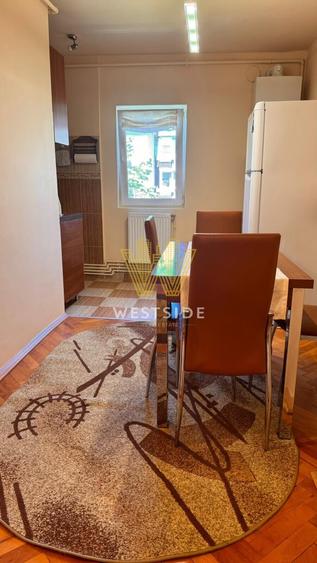 Apartament cu 3 camere, de inchiriat, zona Bucovina