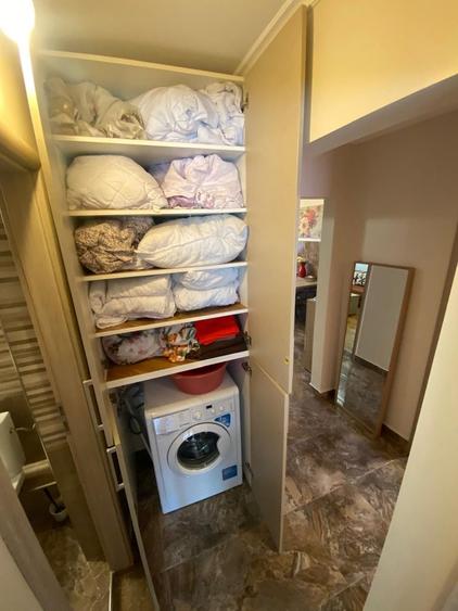 Apartament 3 camere, decomandat, etaj 2, pacrare, UMF
