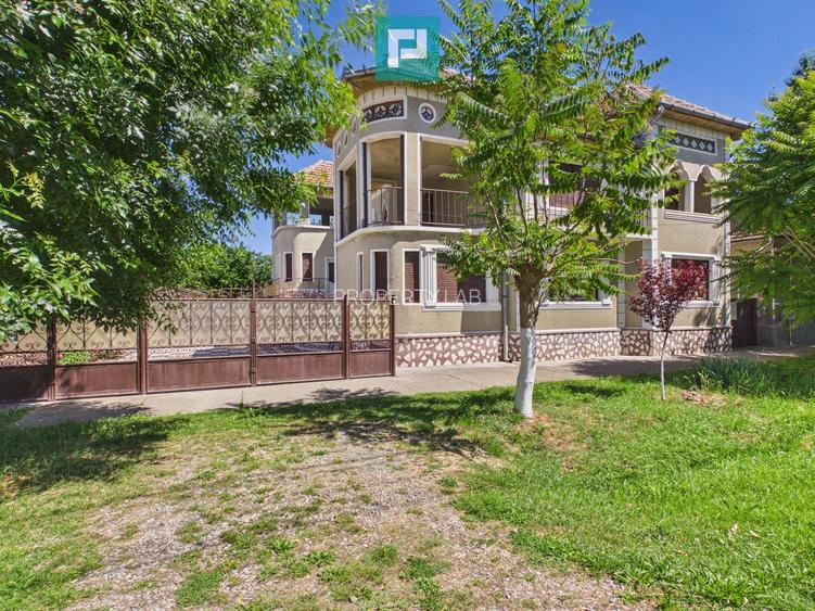 Casă/vilă cu 10 camere – Ineu, centru - 2