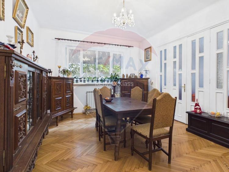 Vila generoasa cu 5 camere si curte, de vanzare in zona 13 Septembrie - 8