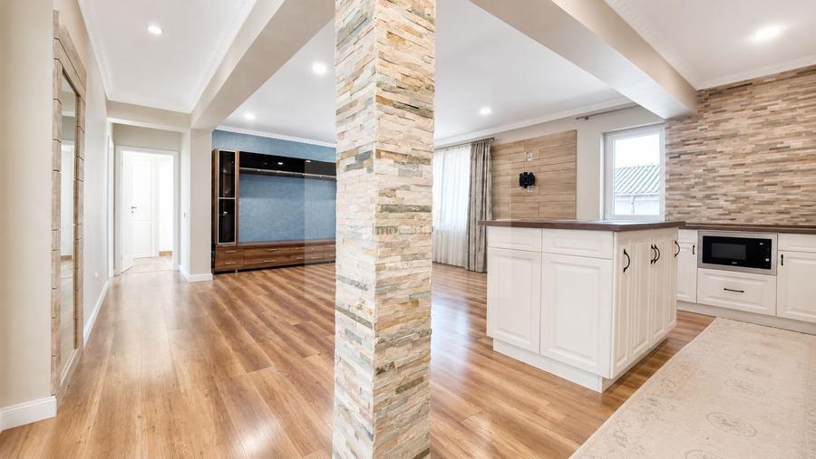 Vânzare  apartament de familie cu 4 camere,pod amenajat-2 parcări-Iris
