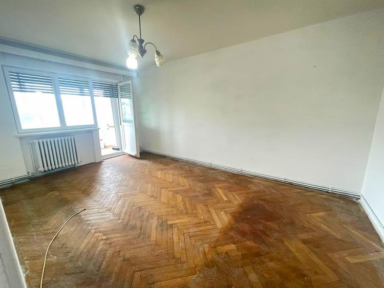 Apartament 3 camere decomandat - etaj 2 - Podu Ros