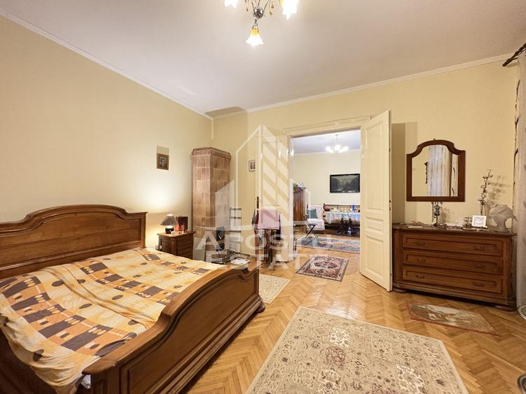 Apartament 2 camere, etaj intermediar, cu garaj in cladire reabilitata