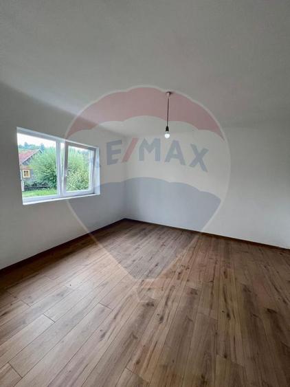 Casă / Vilă cu 5 camere de vânzare