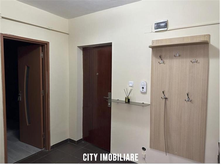 Apartament 3 camere, bloc nou, parcare, zona Semicentrală.