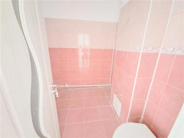 Apartament 3 decomandate, etaj 1, renovat, zona Ura