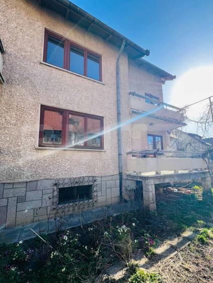 Vilă cu priveliște spre Tâmpa, în zonă liniștită din Brașov