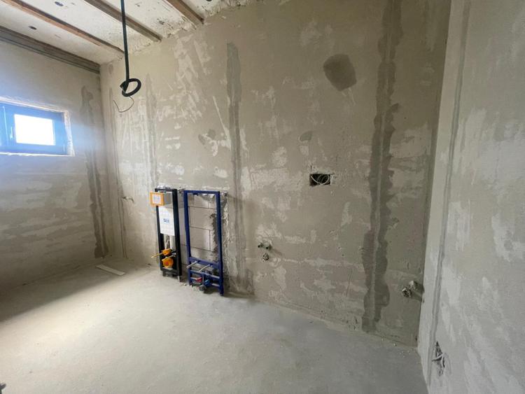 Casa 130 mp utili, teren 800 mp, hala 40 mp si vulcanizare, Mischii