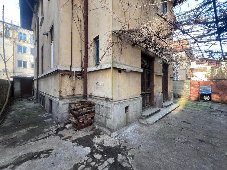 Casa individuala de vanzare Piata Victoriei POTENTIAL INVESTITIONAL