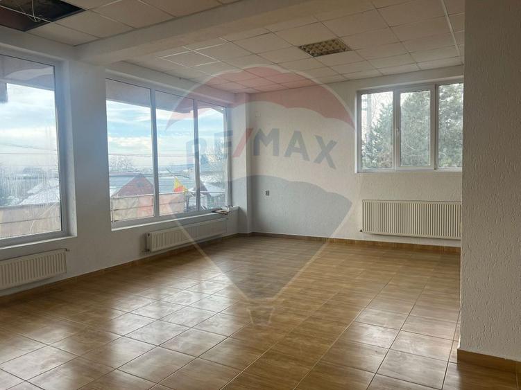Casă / Vilă cu 11 camere de vânzare