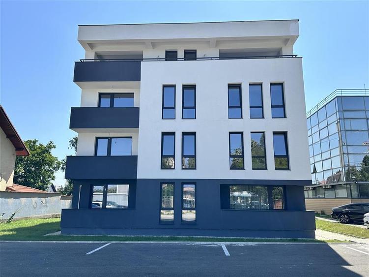 Apartament 3 Camere în bloc finalizat, etaj intermediar, construcție n