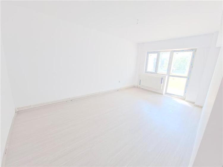 Apartament 3 decomandate, etaj 1, renovat, zona Ura